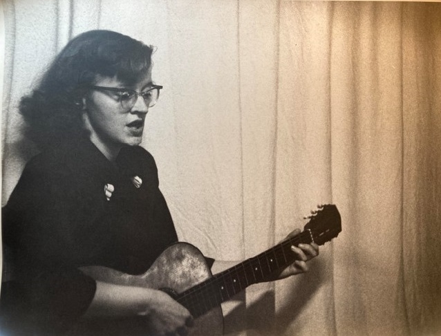 Connie Converse não era apenas uma cantora popular, era também uma académica.