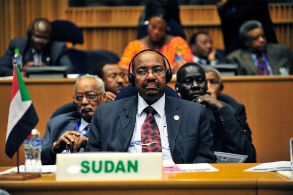 No conflito civil do Sudão, a guerra fria árabe alarga-se